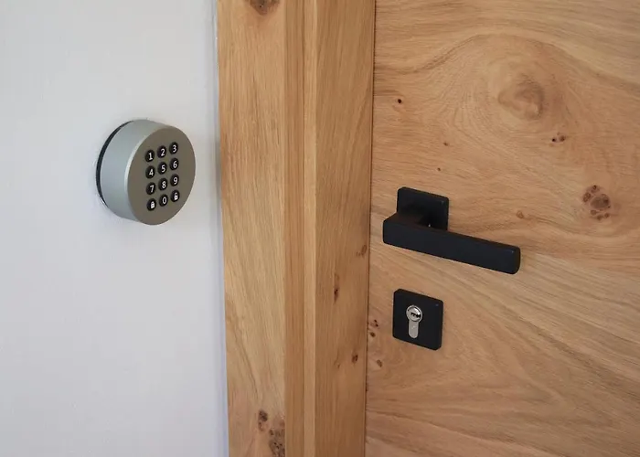 Cirus מלון דירות