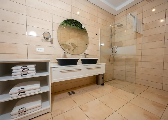 Cirus מלון דירות