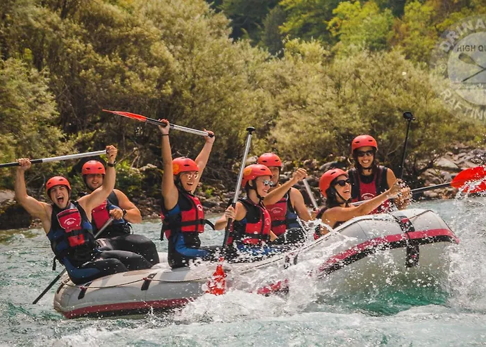 מלון דירות Cirus 4*